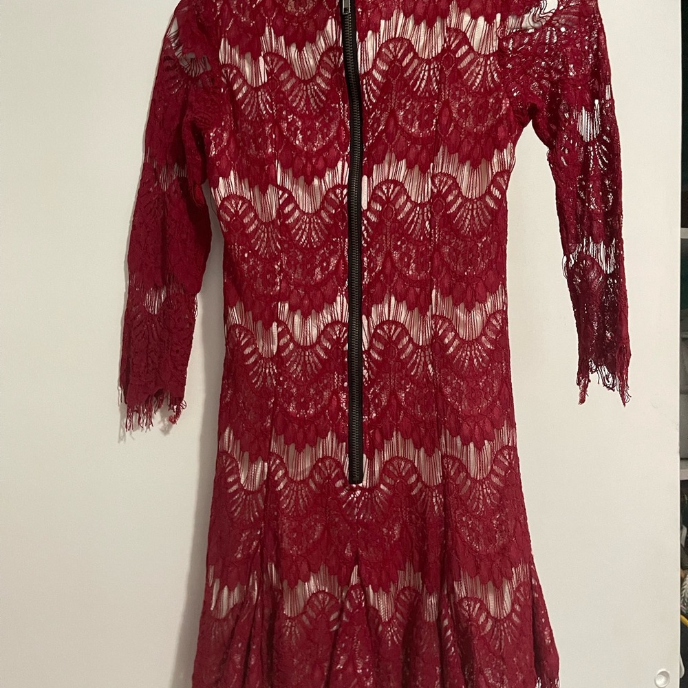 Red lace dress - Picture 8 of 9